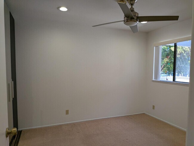 Building Photo - 217 Ada Ave