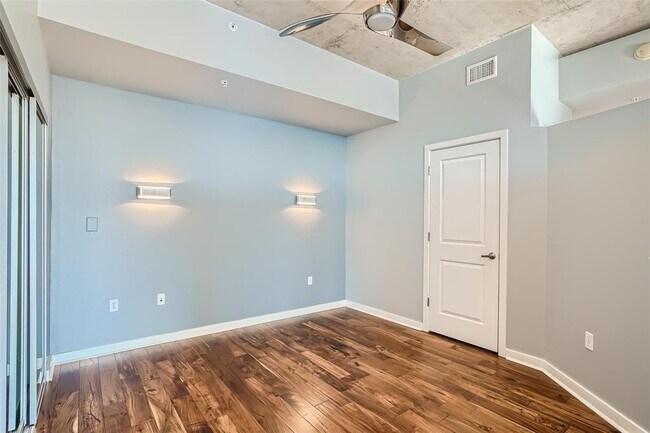 Building Photo - 360 Nueces St