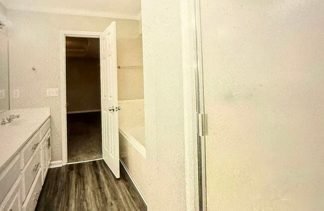 Building Photo - 260 Chestnut Dr