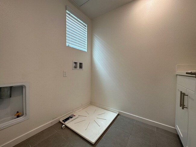 Building Photo - 4 Bedroom home for leasing in Irvine