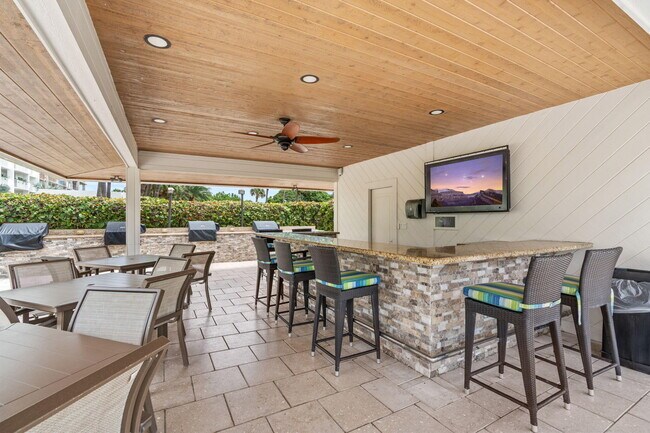 Building Photo - 4301 N Ocean Blvd