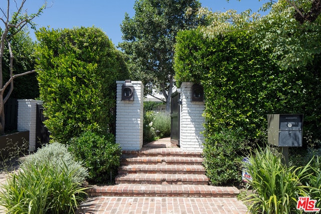 Building Photo - 341 N Cliffwood Ave
