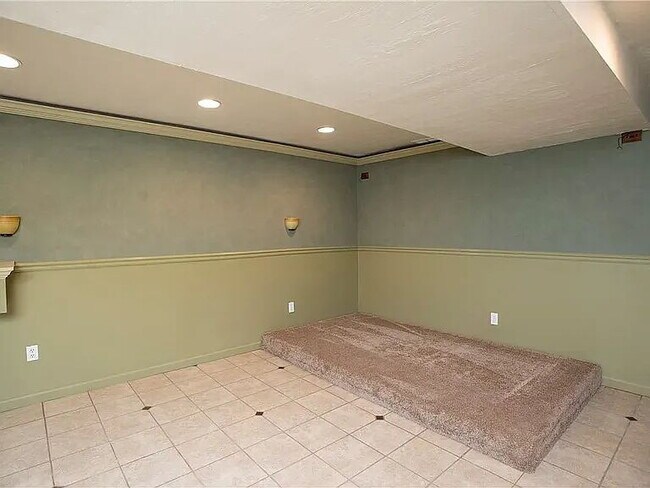 Building Photo - Charming 4-Bed Retreat with Finished Basem...