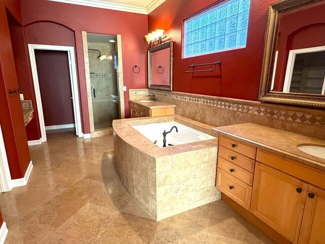 Building Photo - Enjoy warm sunsets, gentle sea breezes, and daily ocean views from this exceptional Aviara home.