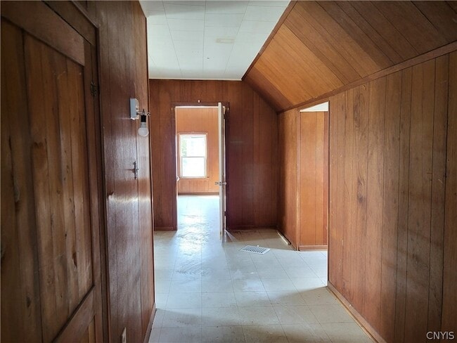 Building Photo - 616 Teall Ave