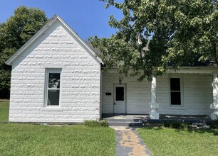 Building Photo - 2 Bedroom 1 Bath