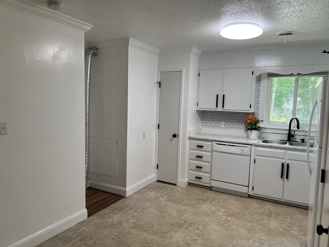 Building Photo - 4100 Pittsford Rd