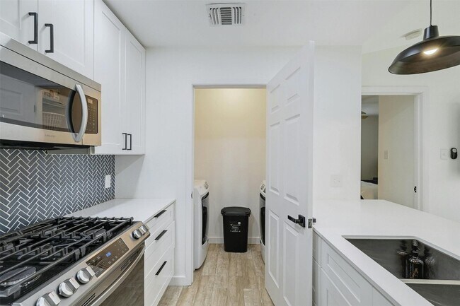 Building Photo - 3605 Leafield Dr