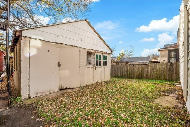 Building Photo - 811 1st N St