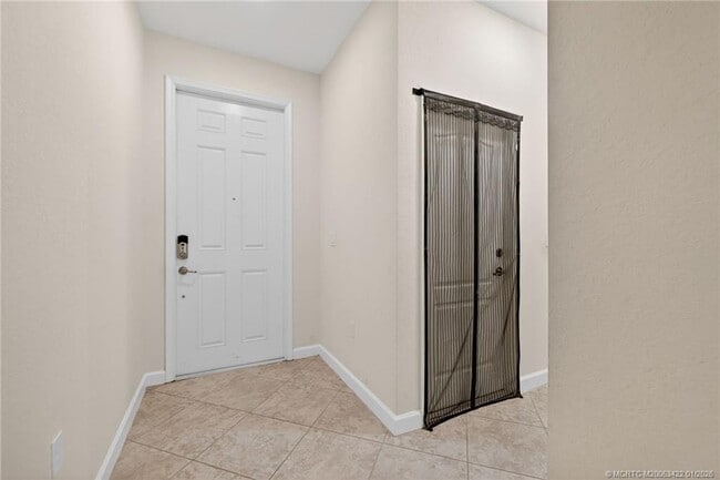 Building Photo - 9504 SW Otter Ln