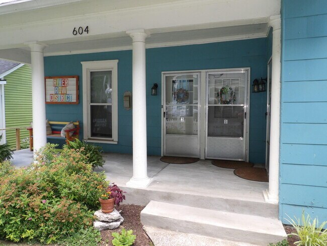 Building Photo - 604 Taylor Ave