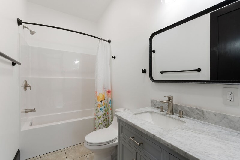 Building Photo - 92 Riverside Dr