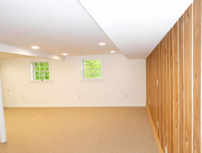 Building Photo - Elegant Split-Level Living in Prime Falls Church Location