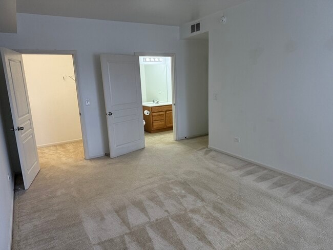 Building Photo - 111 W Chatham Ln