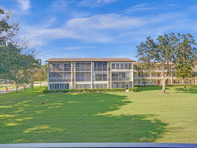 Building Photo - 17 Mansfield F