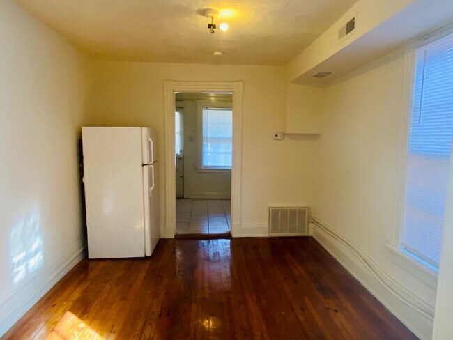 Building Photo - 3322 Ellwood Ave