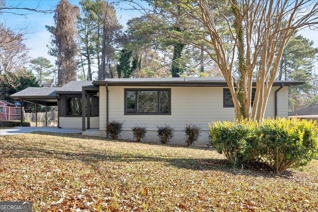Building Photo - 2142 Cloverdale Dr SE