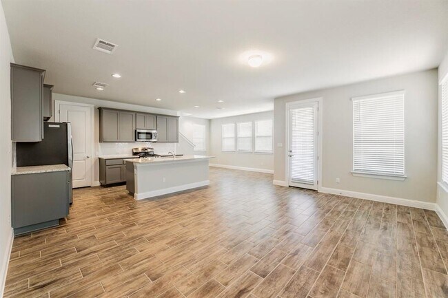 Building Photo - 157 Riverhill Dr