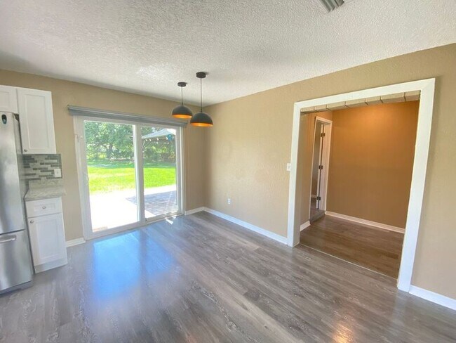 Building Photo - 908 Teatro Ct