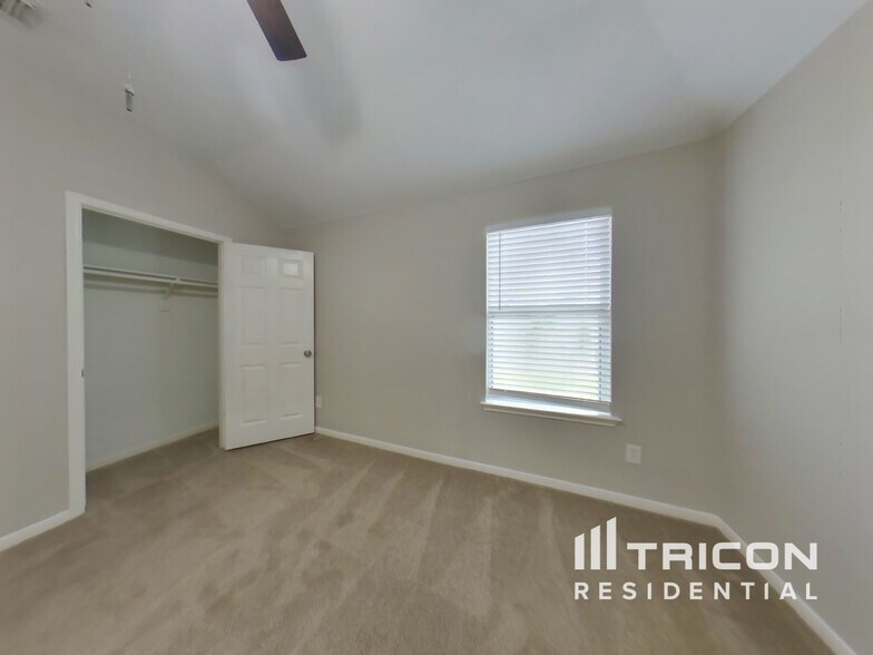 Building Photo - 7402 Deloache Ave