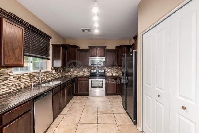 Building Photo - 7510 S 27th Way