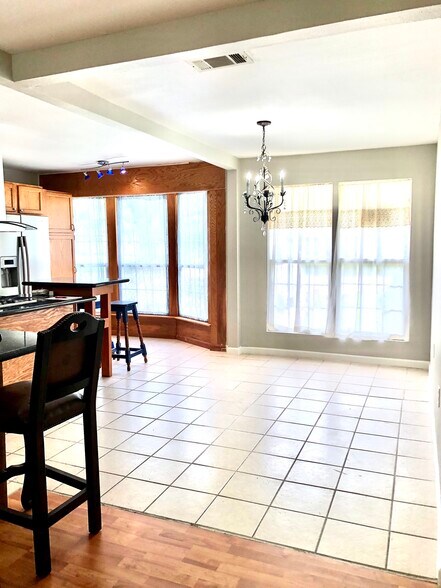 Dining room and breakfast nook - 343 Huntington Dr