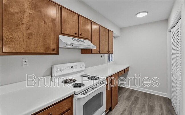 Building Photo - 1522 Benjamin Pkwy