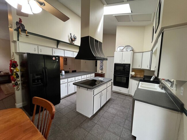 Building Photo - 3 Bedroom, 2 Bathrooms, with pool on 3 Acres