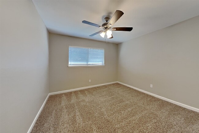 Building Photo - 3114 River Valley Dr