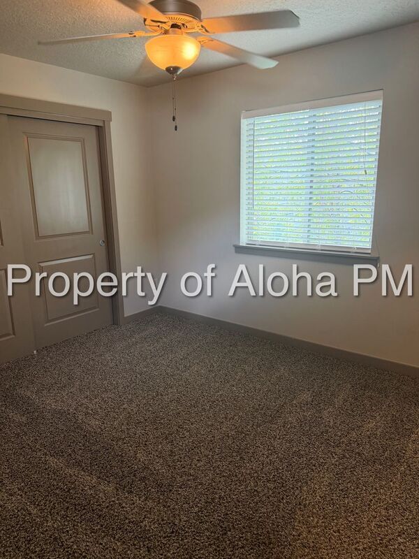 Building Photo - 2138 Myers Pl S