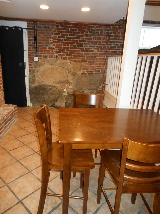 Building Photo - 125 W Merrimack St