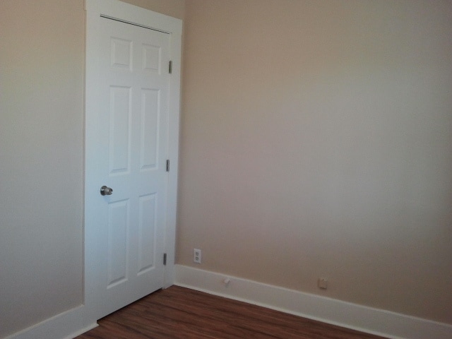Building Photo - 1331 W 37th Dr