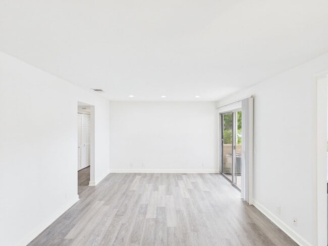 Building Photo - 237 Diamond Way