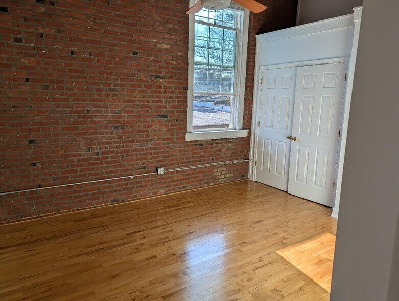 Building Photo - 502 Keystone Aly