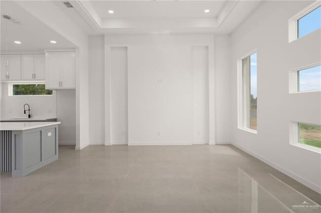 Building Photo - 614 Sonny Dr