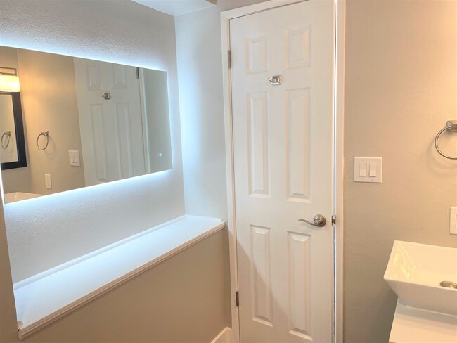 Building Photo - Adorable Riverside Single Story- Just in time for Summer!