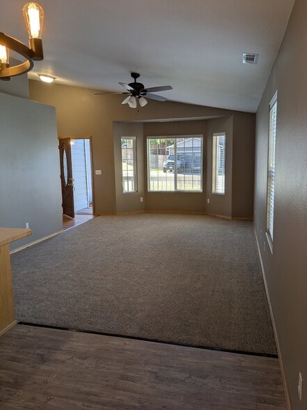 Building Photo - 5105 Hickory Ln
