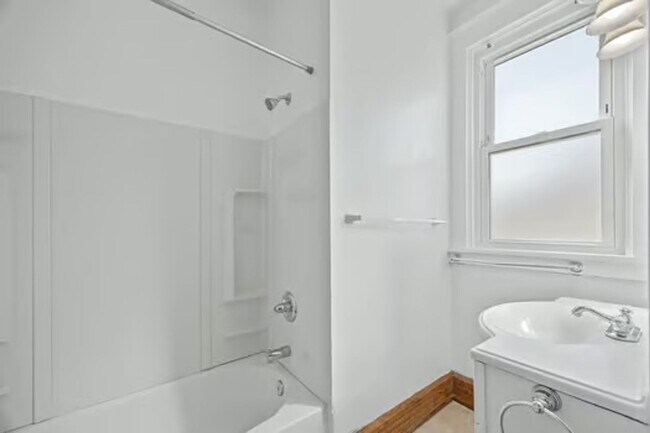 Building Photo - CHEVIOT:  Adorable 2+ bed 1.5 bath 2 story w 2 car garage