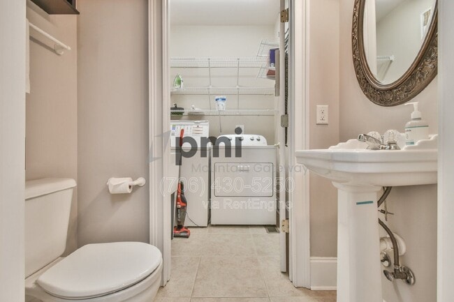 Building Photo - 373 Dach Bruche Gasse