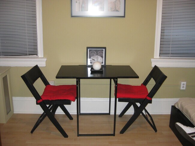 Building Photo - 1324 Locust St