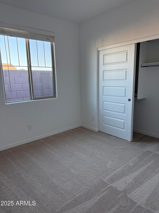 Building Photo - 9973 W Mitchell Ave