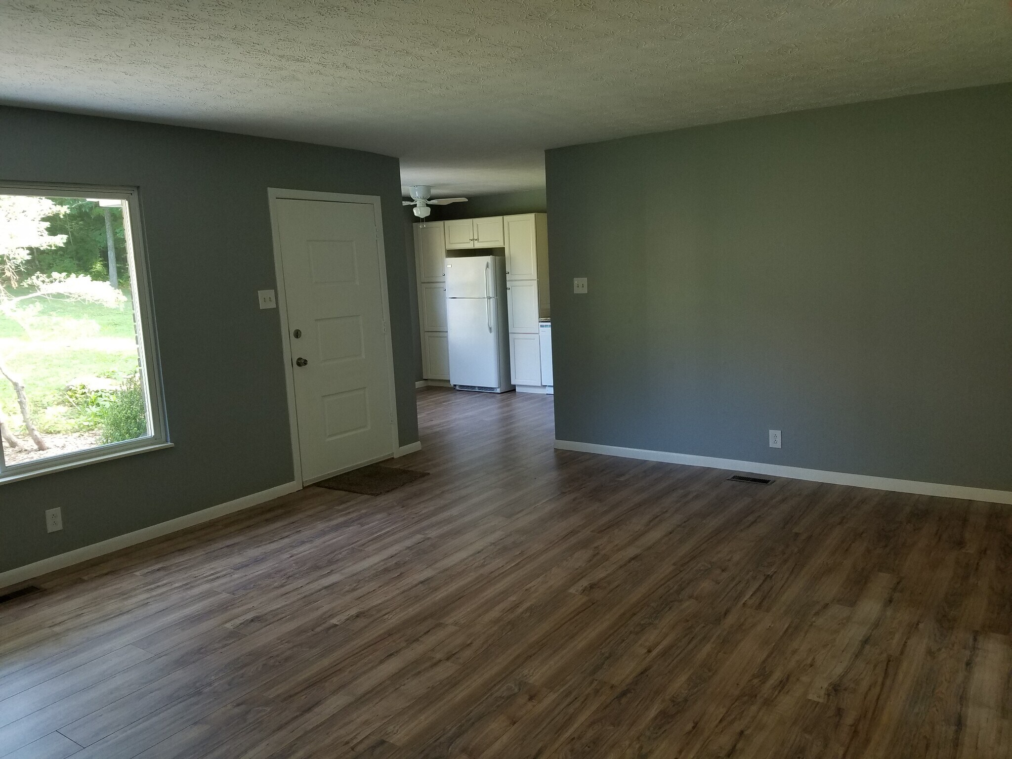 Building Photo - 722 Shadycrest Dr