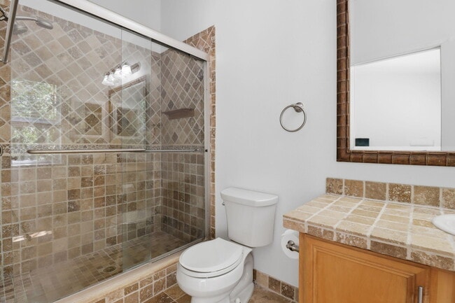 Building Photo - 9902 Lago Dr