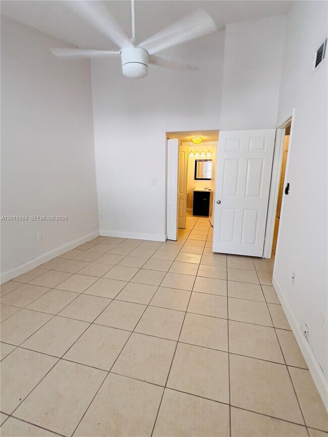 Building Photo - 2880 N Oakland Forest Dr