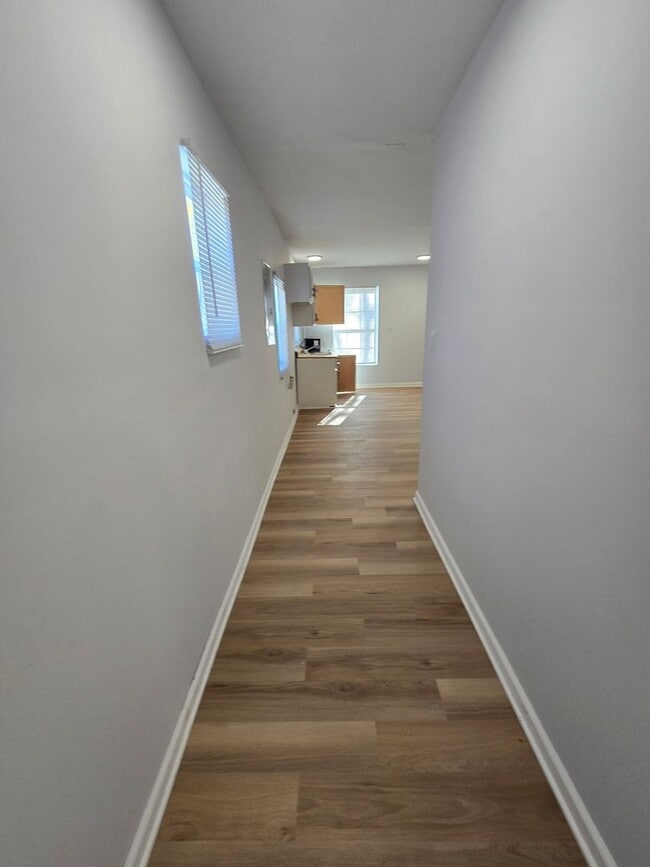 Building Photo - Two Bedroom Duplex located on the Westside near West 25th and MLK Street !