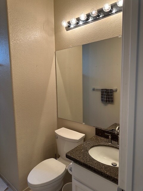 Building Photo - Lodi 4 Bedroom 3 Bathrom Home with a Pool