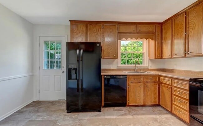 Building Photo - The Best of Both Worlds: Secluded Feel wit...