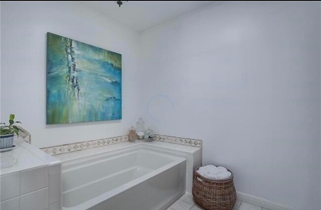 Master Bath - 3005 Tanglewood Park W