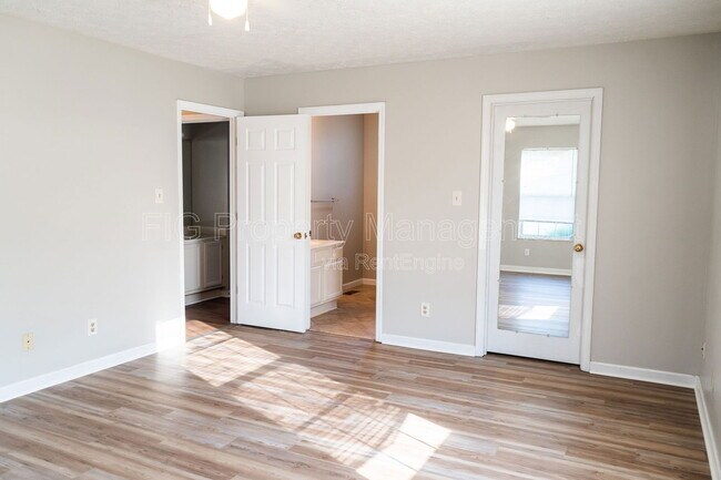 Building Photo - 2519 Cedar Ln