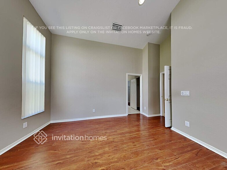 Building Photo - 5842 NW 119th Dr